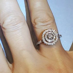 Brand new beautiful diamond 14K white gold ring